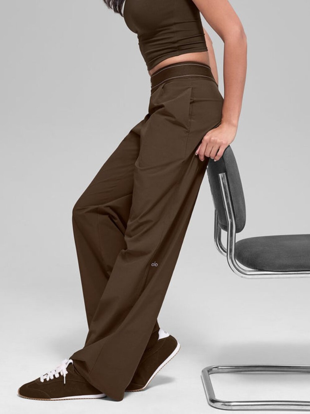 NWT Alo Yoga Suit Up Trouser Espresso 🌰🤎 Wide Leg Brown Pants Relaxed Fit - Picture 7 of 8